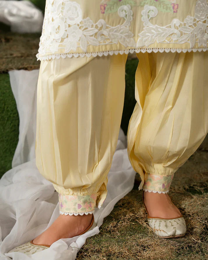 Karma Ayra 1586 Creamy yellow
