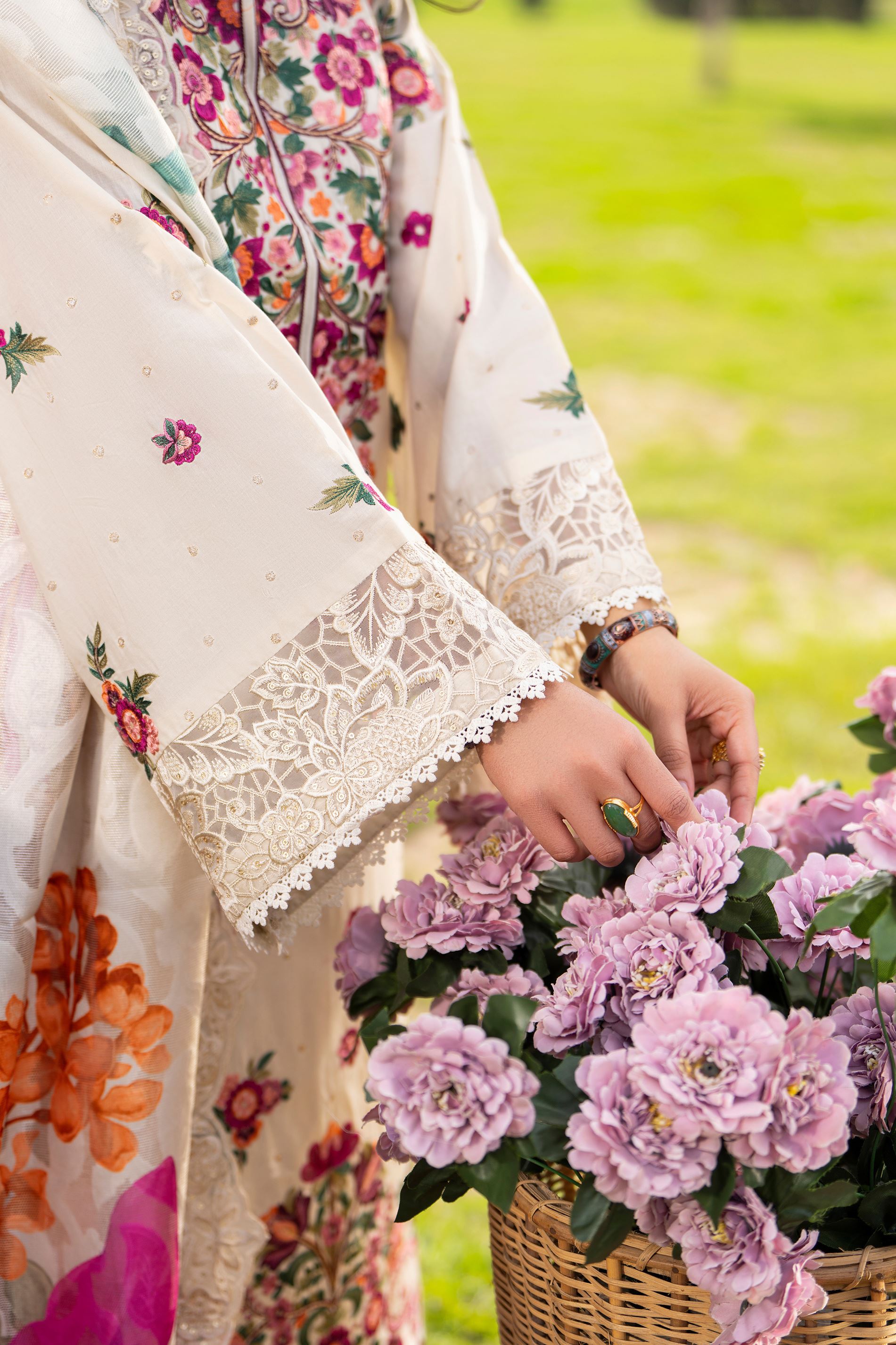 KC-1553-Ivory Bloom