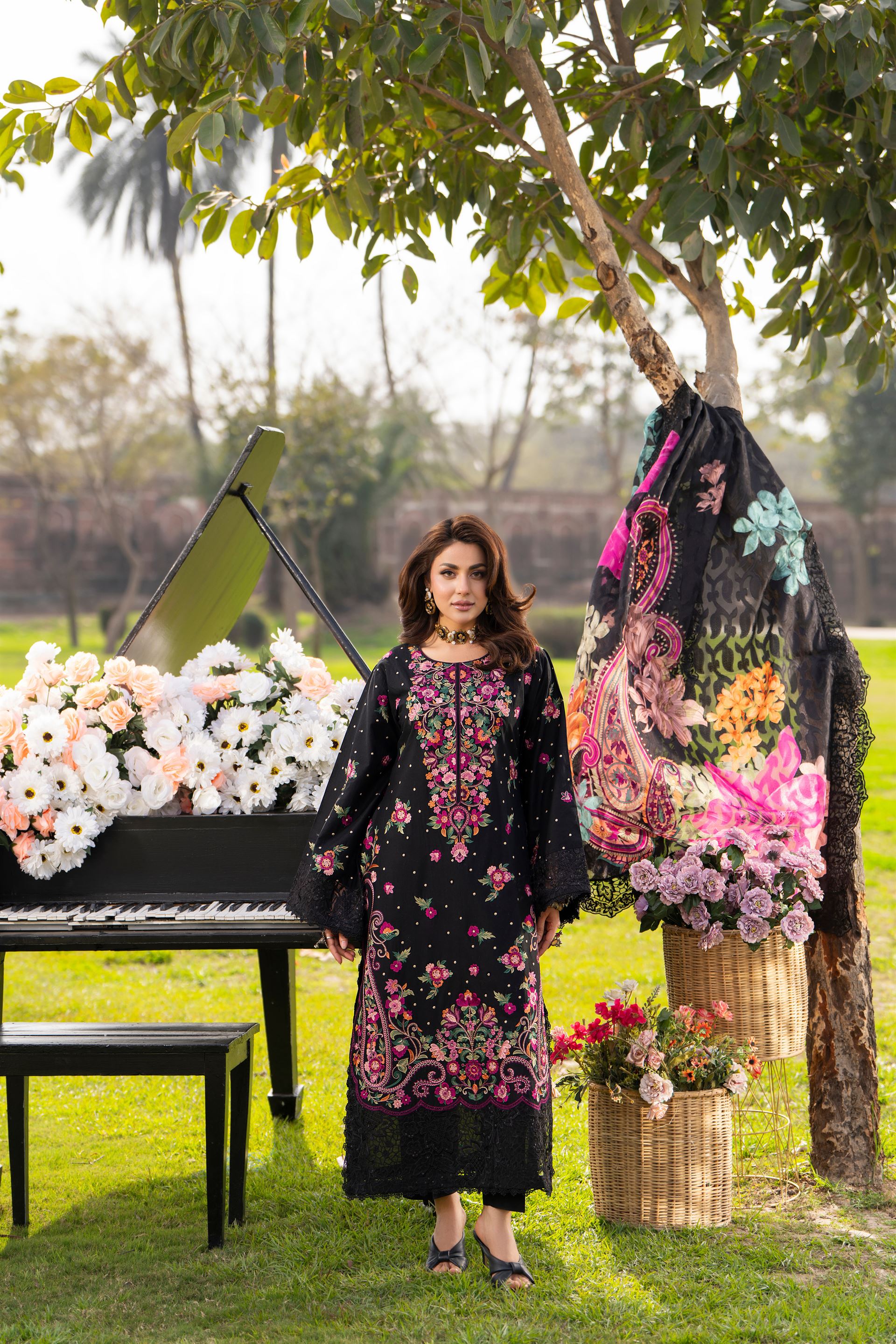 KC-1553-Black Floral