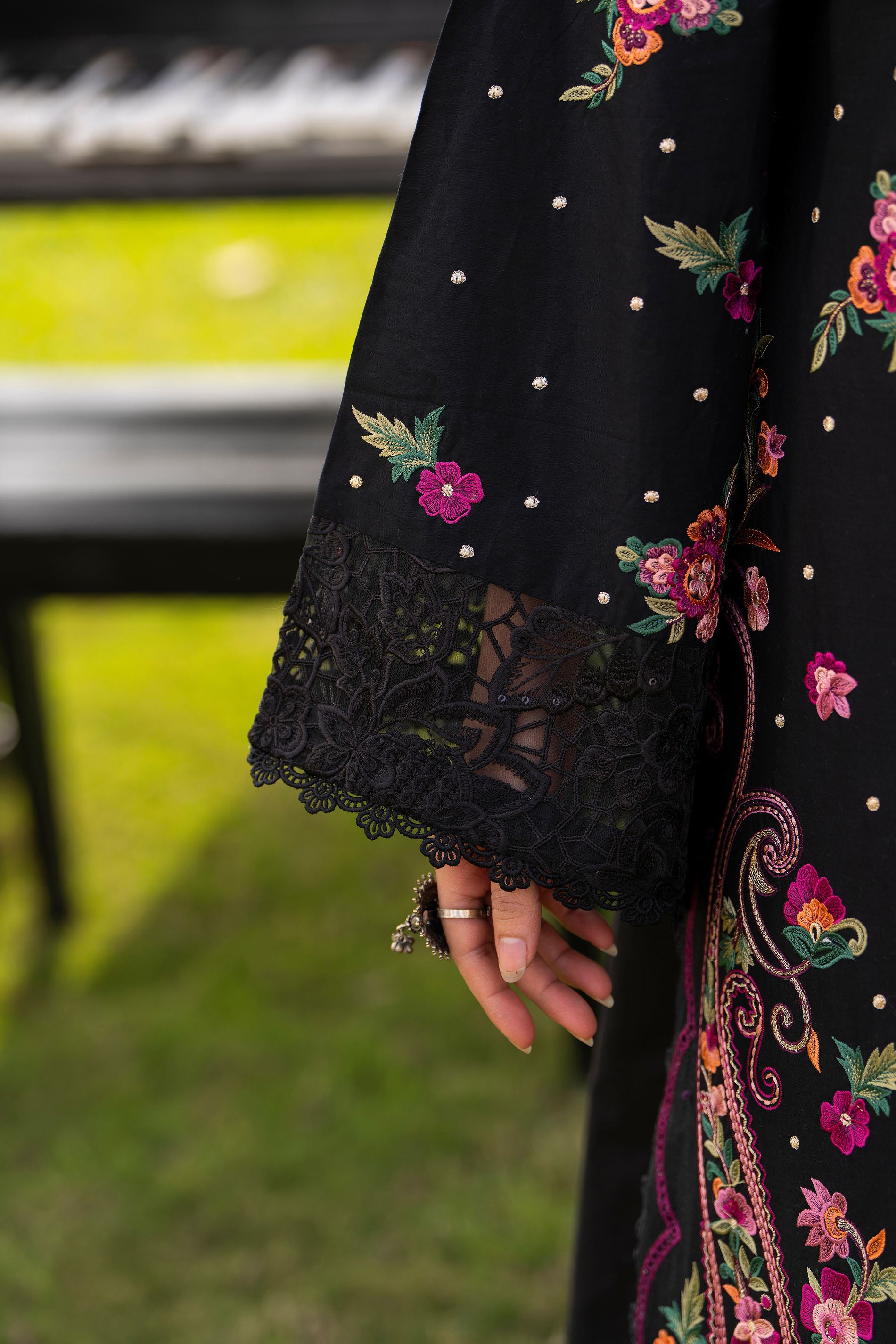 KC-1553-Black Floral