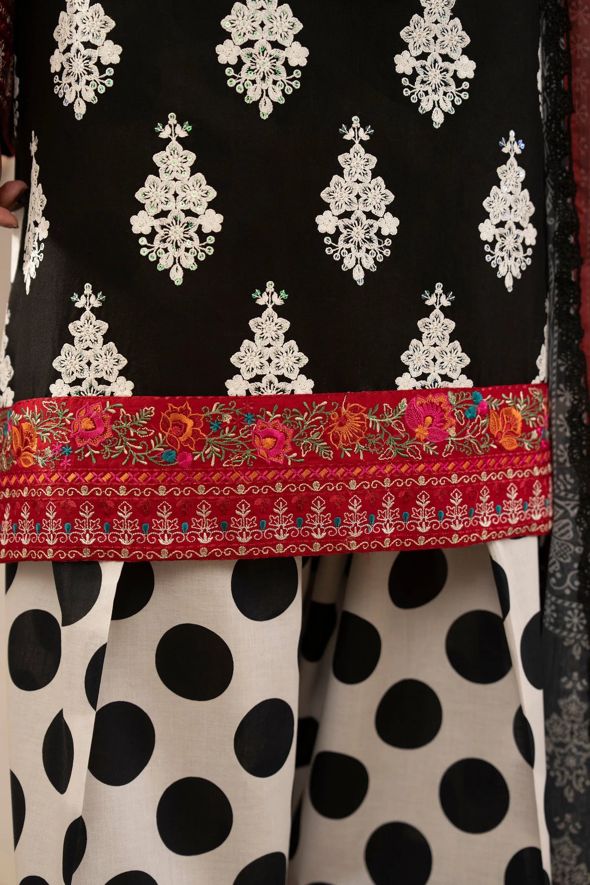 Karma Flora 1601 Rich Black