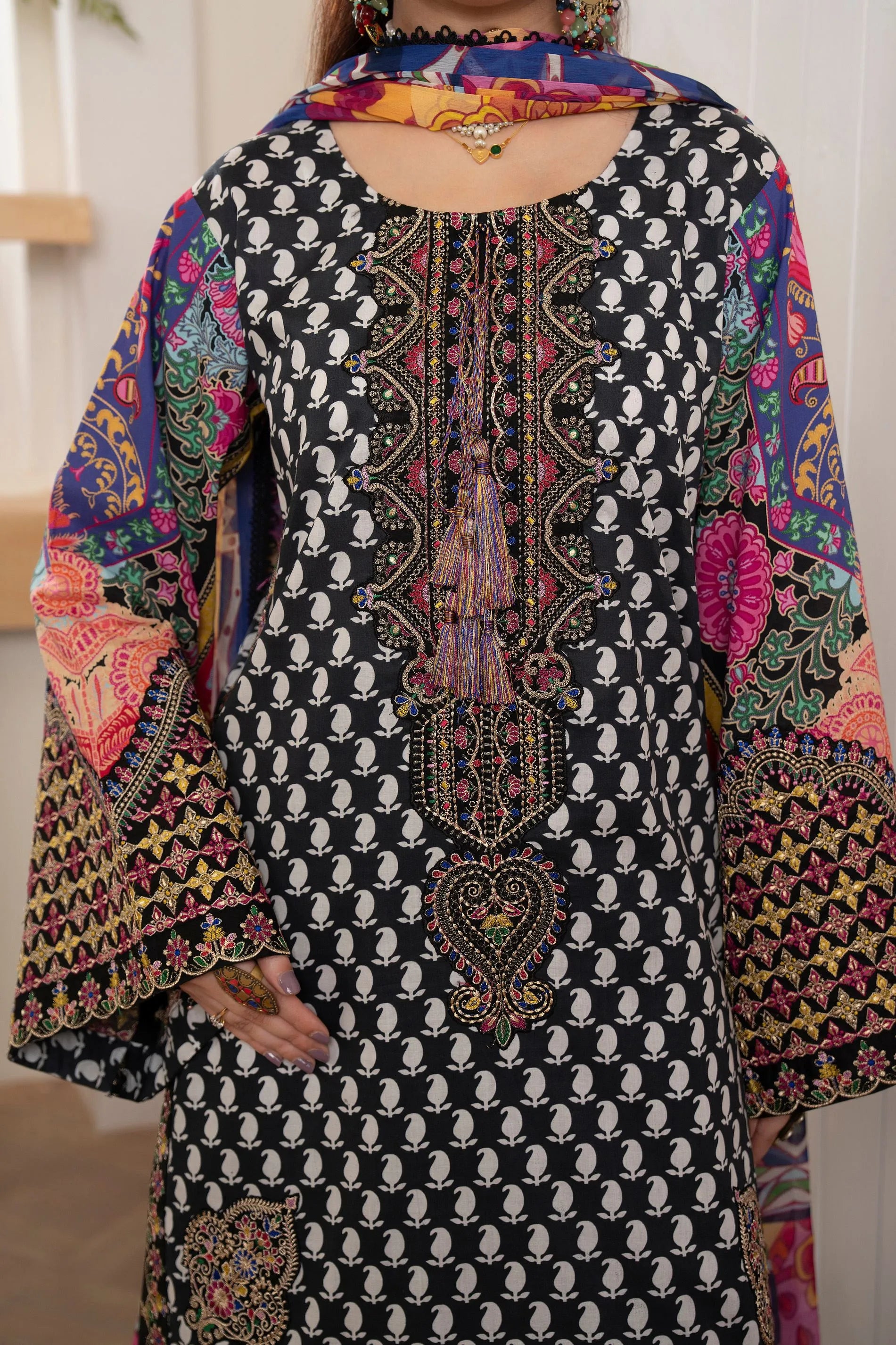 Karma Flora 1604 Charcoal