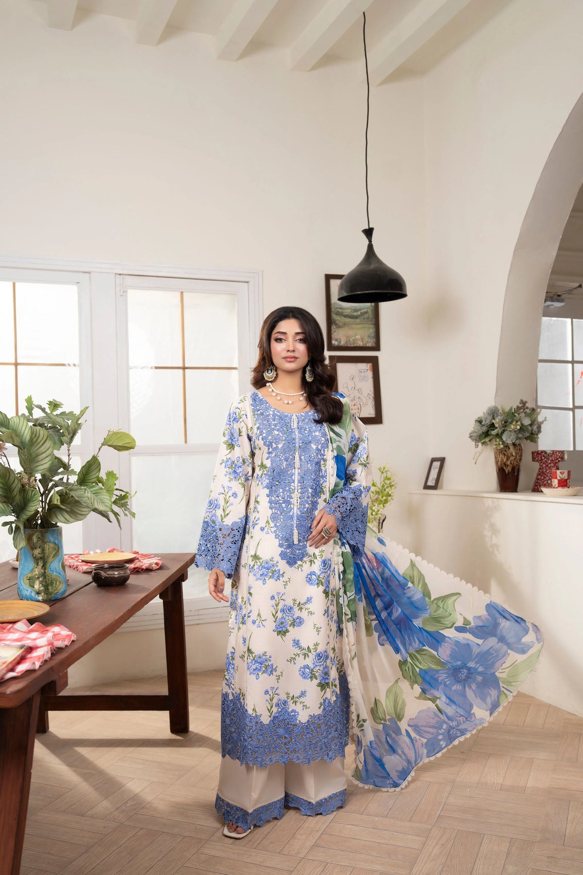 KC-1598 - Bluebell Ivory