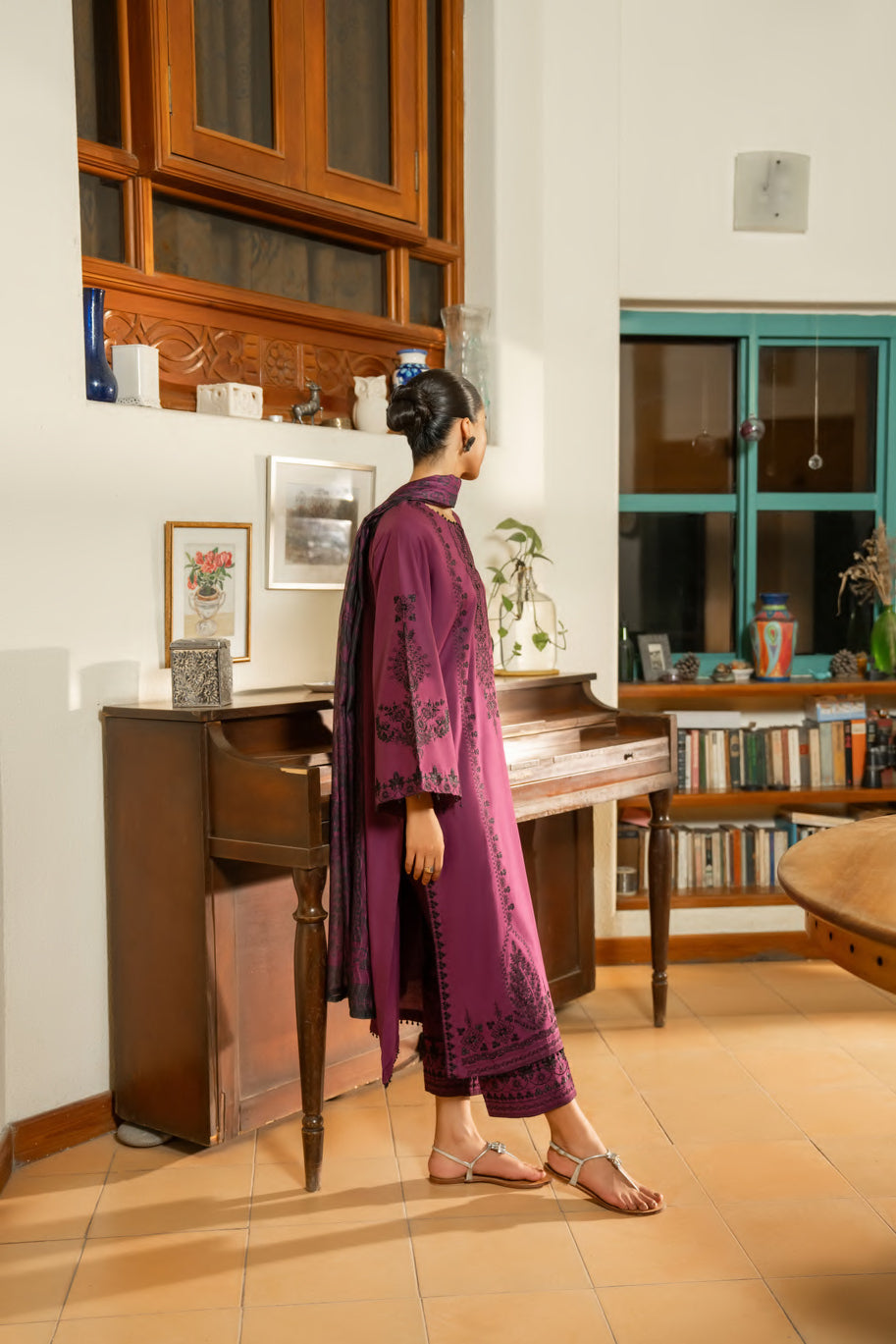 Casual Lite - Rich plum-toned