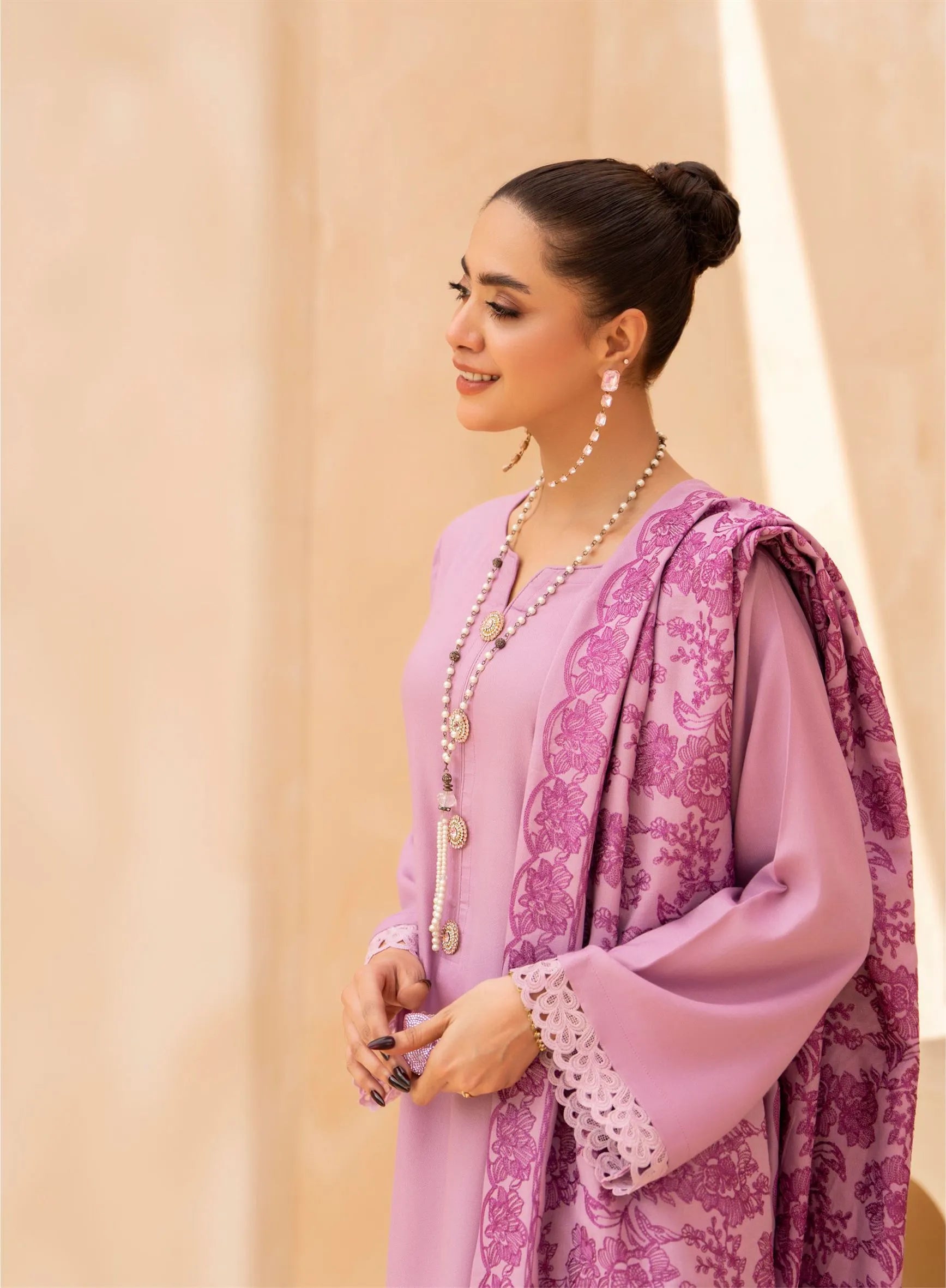 Shama-e-Husn - Raniya. H